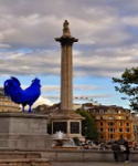 トラファルガー広場の巨大な青い雄鶏