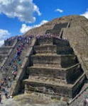 テオティワカン遺跡　月のピラミッド