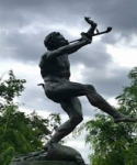 リュクサンブール公園の彫刻①踊る牧神