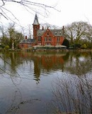 ブルージュミンネワーテル公園の中世の建物（城）