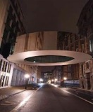 鏡面対象の円形通路