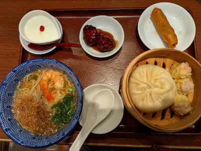 551 HORAIのラーメンセット 551 HORAIのラーメンセット